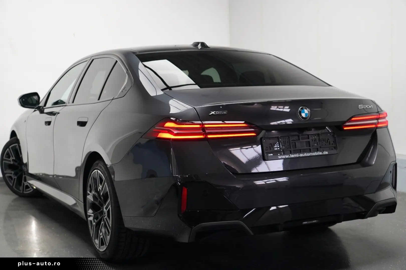 BMW 520d xDrive M Sport PANO AHK 360 HUD KEY H&K