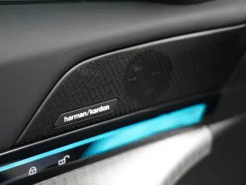 BMW 520d xDrive M Sport PANO AHK 360 HUD KEY H&K