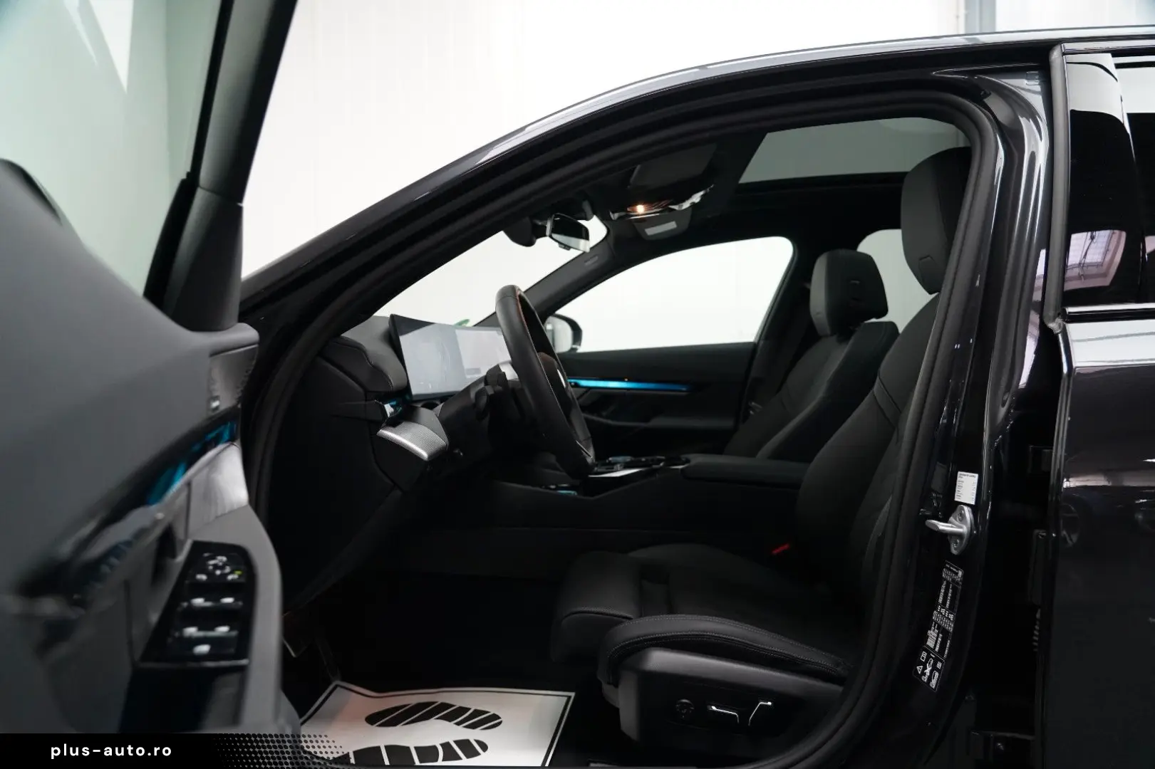 BMW 520d xDrive M Sport PANO AHK 360 HUD KEY H&K