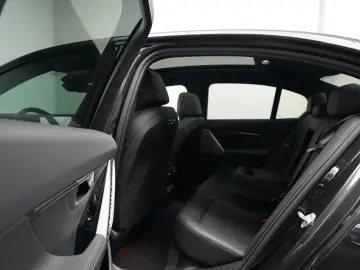 BMW 520d xDrive M Sport PANO AHK 360 HUD KEY H&K