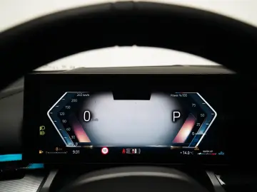 BMW 520d xDrive M Sport PANO AHK 360 HUD KEY H&K