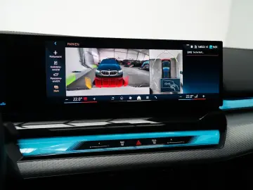 BMW 520d xDrive M Sport PANO AHK 360 HUD KEY H&K