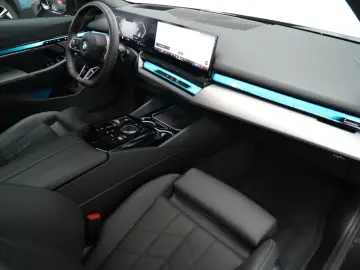 BMW 520d xDrive M Sport PANO AHK 360 HUD KEY H&K