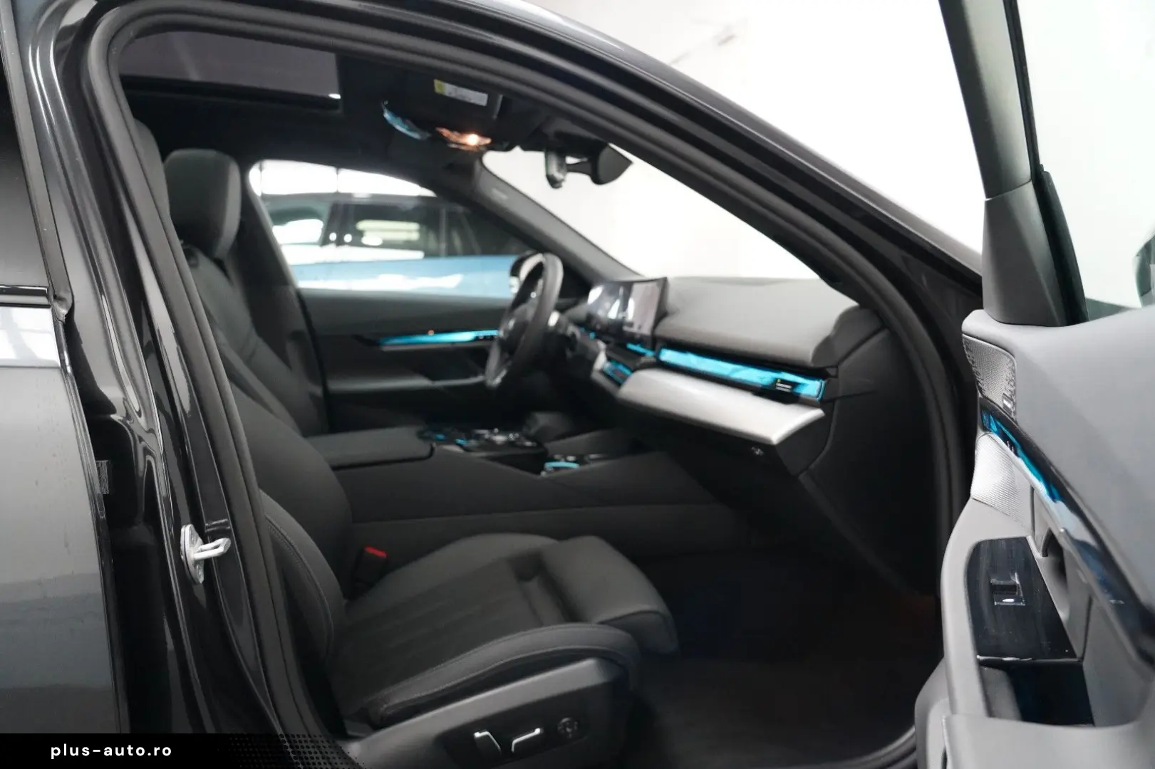 BMW 520d xDrive M Sport PANO AHK 360 HUD KEY H&K