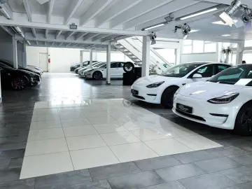 TESLA Model 3 Long Range AWD  1.Hand