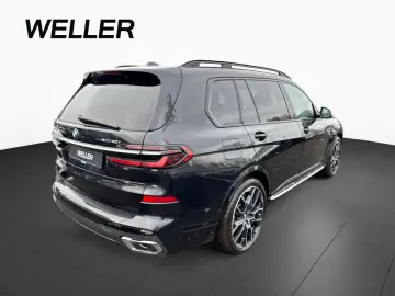 BMW X7 xDr40i M SPORT KomSi StHz SkyL AHK Iconic 360