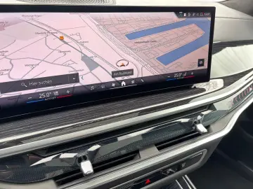 BMW X7 xDr40i M SPORT KomSi StHz SkyL AHK Iconic 360