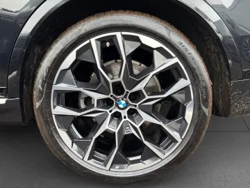 BMW X7 xDr40i M SPORT KomSi StHz SkyL AHK Iconic 360