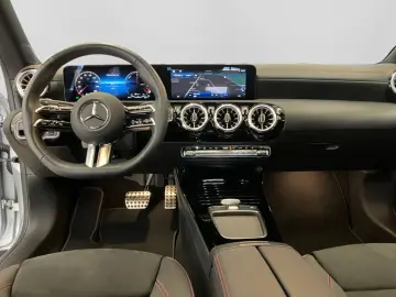 MERCEDES-BENZ CLA 250 e Coupé AMG DISTR PANO KEYL MBEAM KAM