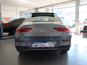 MERCEDES-BENZ CLA 250e Progressive Leder Navi Panoramad. SHZ