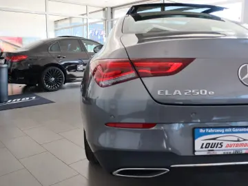 MERCEDES-BENZ CLA 250e Progressive Leder Navi Panoramad. SHZ