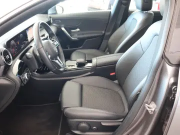 MERCEDES-BENZ CLA 250e Progressive Leder Navi Panoramad. SHZ
