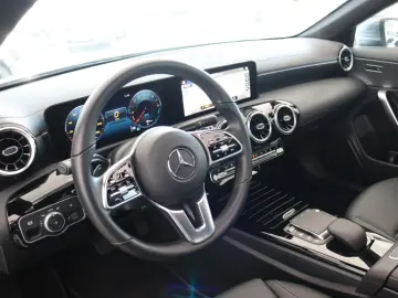 MERCEDES-BENZ CLA 250e Progressive Leder Navi Panoramad. SHZ