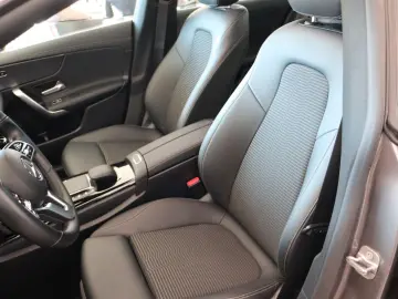 MERCEDES-BENZ CLA 250e Progressive Leder Navi Panoramad. SHZ