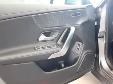 MERCEDES-BENZ CLA 250e Progressive Leder Navi Panoramad. SHZ