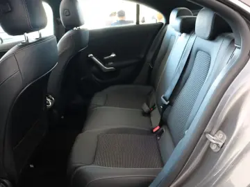 MERCEDES-BENZ CLA 250e Progressive Leder Navi Panoramad. SHZ