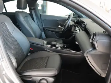 MERCEDES-BENZ CLA 250e Progressive Leder Navi Panoramad. SHZ