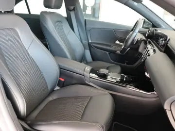 MERCEDES-BENZ CLA 250e Progressive Leder Navi Panoramad. SHZ