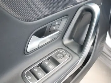 MERCEDES-BENZ CLA 250e Progressive Leder Navi Panoramad. SHZ