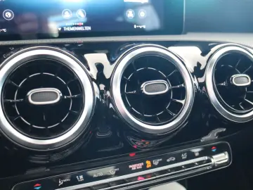 MERCEDES-BENZ CLA 250e Progressive Leder Navi Panoramad. SHZ