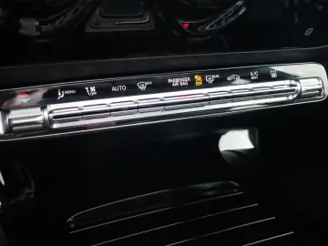 MERCEDES-BENZ CLA 250e Progressive Leder Navi Panoramad. SHZ