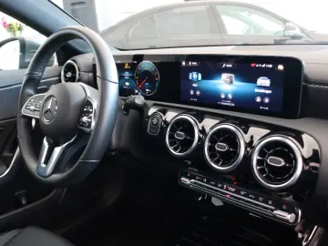 MERCEDES-BENZ CLA 250e Progressive Leder Navi Panoramad. SHZ