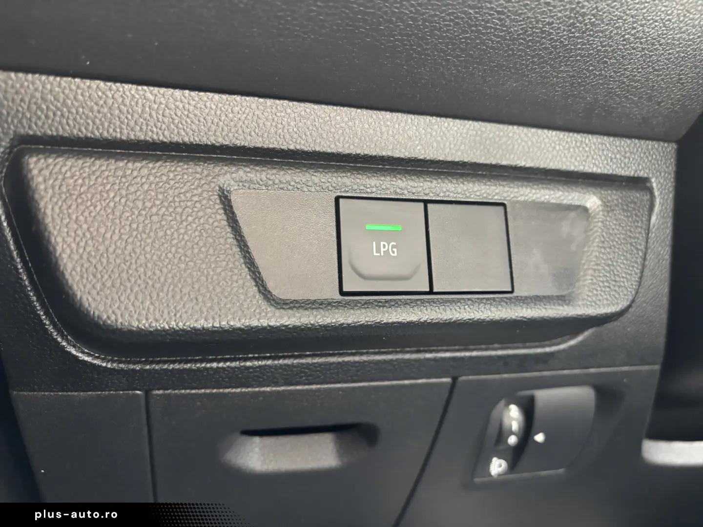 Dacia Logan TCe 90 MT6 Expression