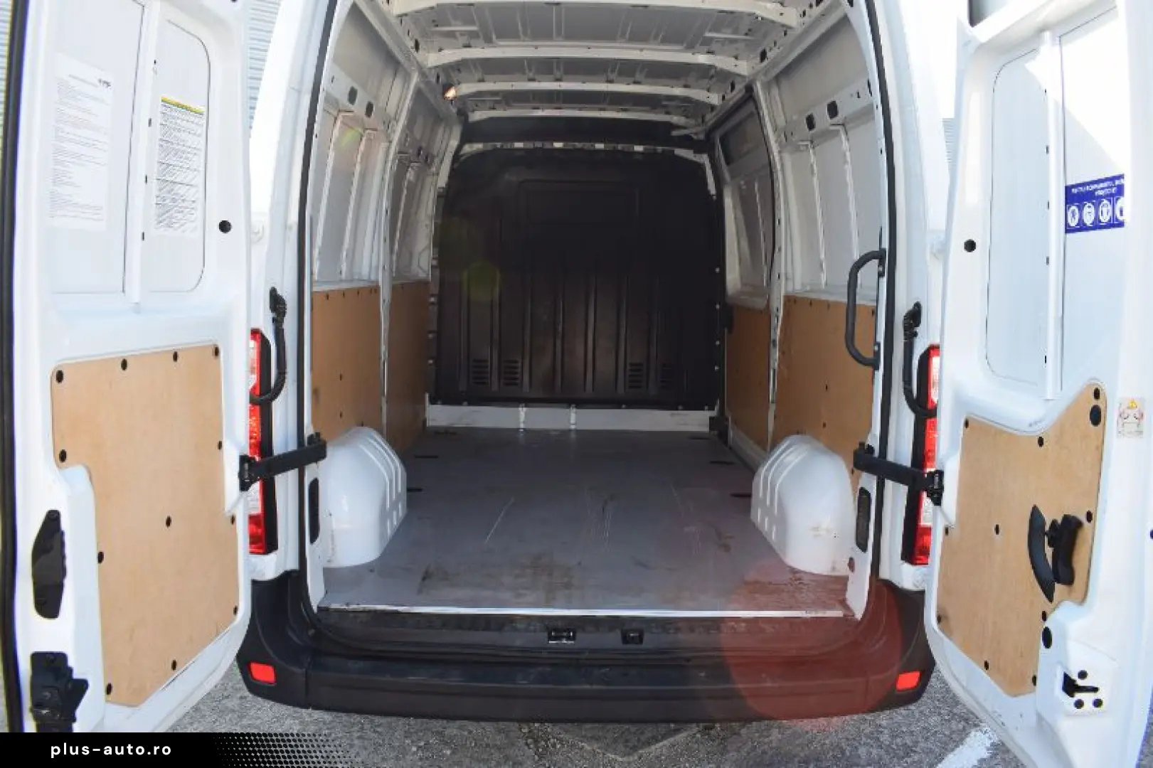 RENAULT MASTER 2.3 dCi 180 3 5t L2H2 Front Basis