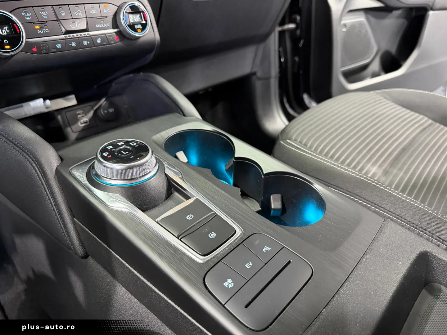 FORD Kuga 2.5 Duratec PHEV TITANIUM