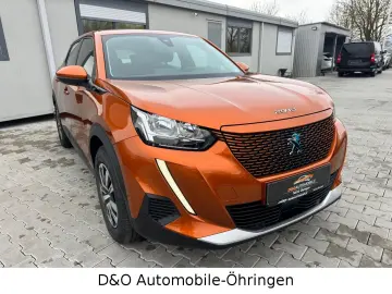 PEUGEOT 2008 e- Active Navi PDC LM-Felgen  1.-Hand