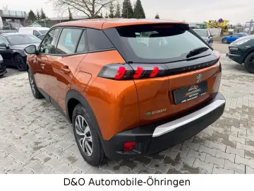PEUGEOT 2008 e- Active Navi PDC LM-Felgen  1.-Hand