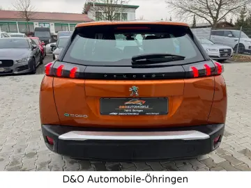 PEUGEOT 2008 e- Active Navi PDC LM-Felgen  1.-Hand