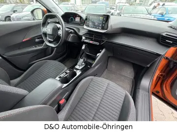 PEUGEOT 2008 e- Active Navi PDC LM-Felgen  1.-Hand