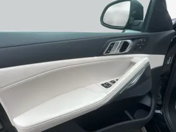 BMW X6 xDr30d Massage Ventilation HUD