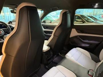 PORSCHE Taycan Sport Turismo Perf. Bat.  Sport Chrono