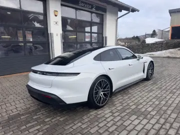 PORSCHE Taycan 92 % Batterieleistung HU Neu  Panorama