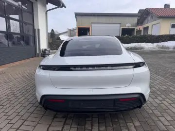 PORSCHE Taycan 92 % Batterieleistung HU Neu  Panorama