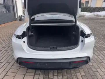 PORSCHE Taycan 92 % Batterieleistung HU Neu  Panorama