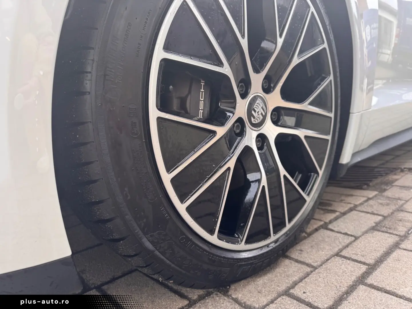 PORSCHE Taycan 92 % Batterieleistung HU Neu  Panorama