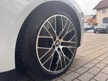 PORSCHE Taycan 92 % Batterieleistung HU Neu  Panorama