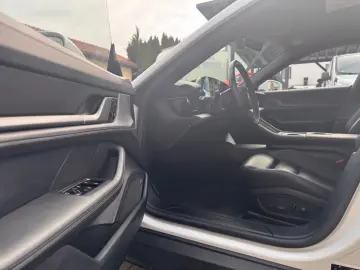 PORSCHE Taycan 92 % Batterieleistung HU Neu  Panorama