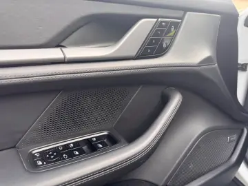 PORSCHE Taycan 92 % Batterieleistung HU Neu  Panorama