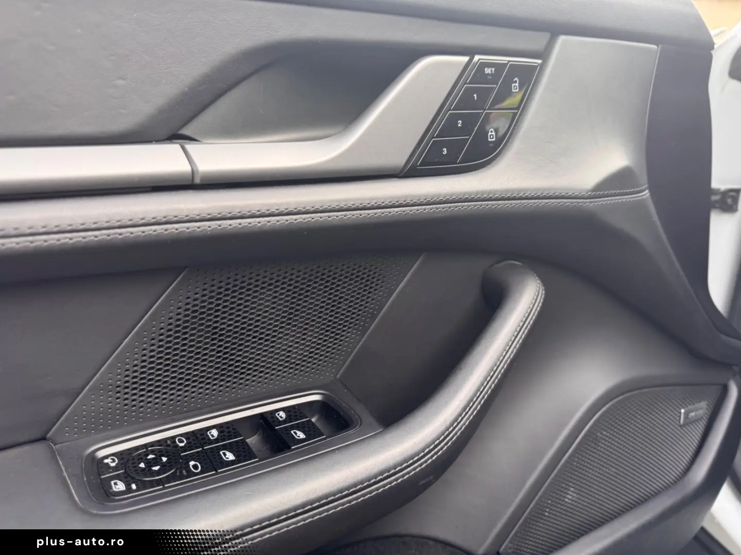 PORSCHE Taycan 92 % Batterieleistung HU Neu  Panorama