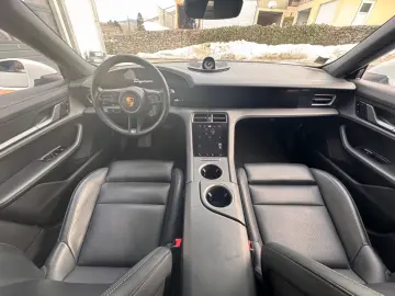 PORSCHE Taycan 92 % Batterieleistung HU Neu  Panorama