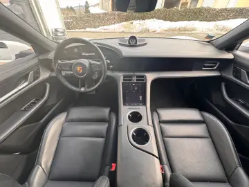 PORSCHE Taycan 92 % Batterieleistung HU Neu  Panorama