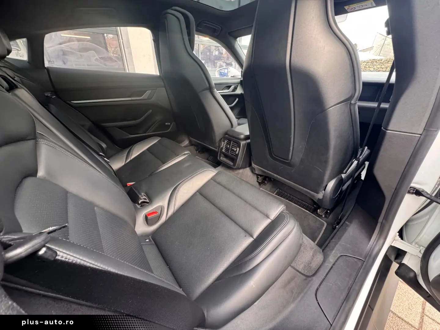 PORSCHE Taycan 92 % Batterieleistung HU Neu  Panorama