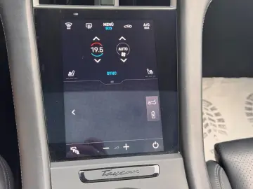 PORSCHE Taycan 92 % Batterieleistung HU Neu  Panorama