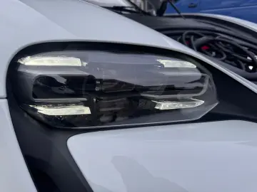 PORSCHE Taycan 92 % Batterieleistung HU Neu  Panorama