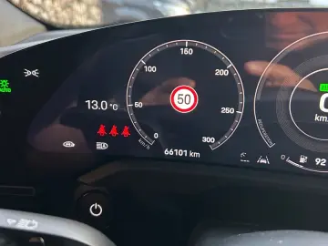 PORSCHE Taycan 92 % Batterieleistung HU Neu  Panorama