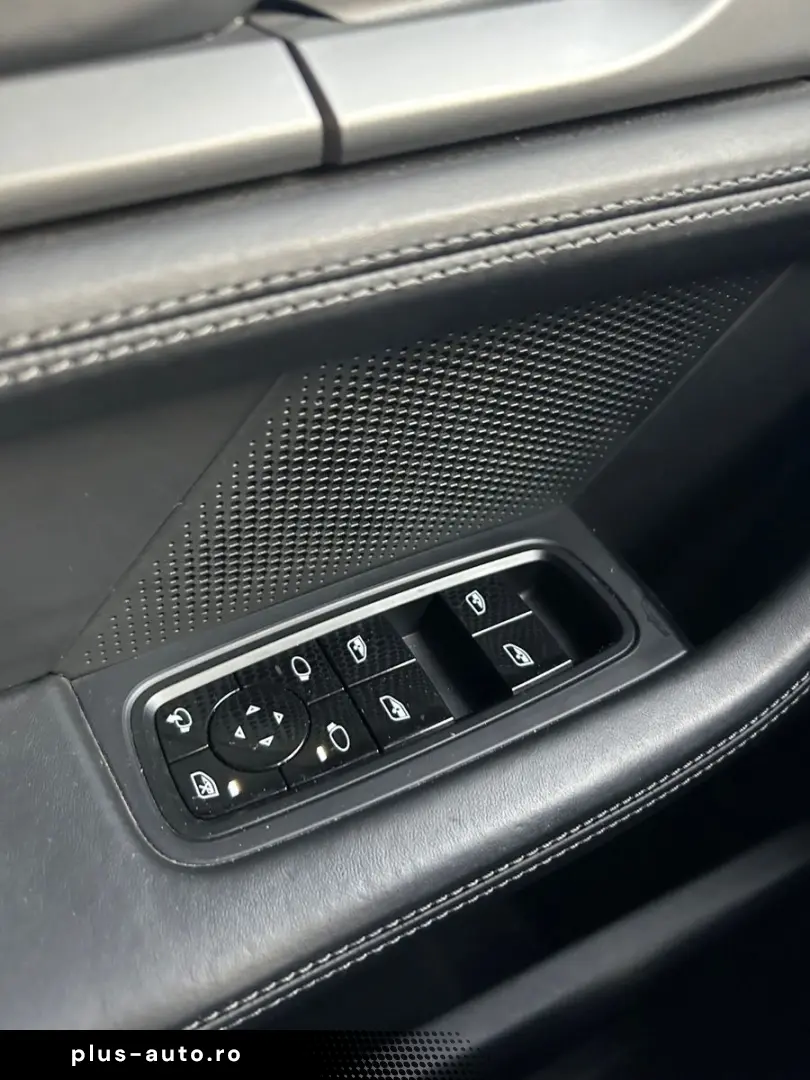 PORSCHE Taycan 92 % Batterieleistung HU Neu  Panorama